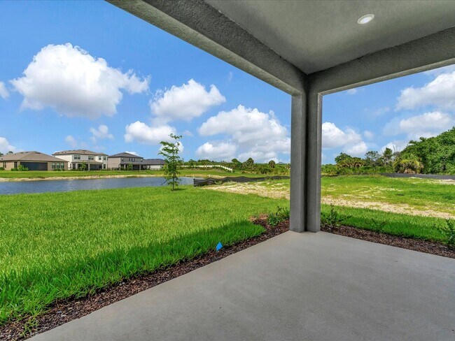 Building Photo - Stunning 3 Bed/ 2.5 bath + Den - New Build...