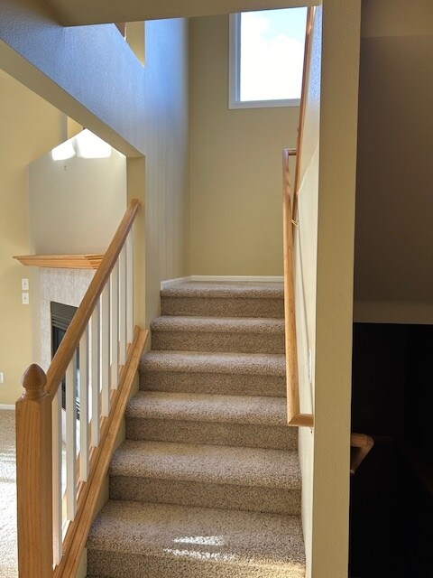 Building Photo - 3670 Point Dr