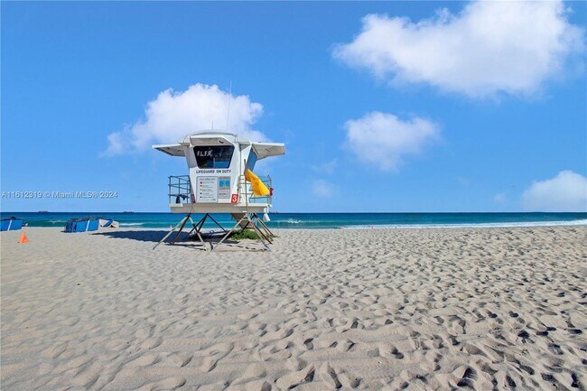 Building Photo - 1104 NE 16th Ave