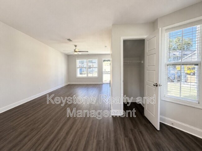 Building Photo - 1201 Woodland Vly Ln