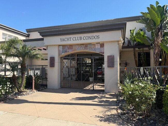 Building Photo - 1021 Scott St