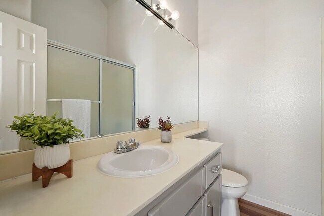 Building Photo - SD: Stunning 3BD/2.5BA Townhome in Imperial Beach with Ocean Views, Rooftop Patio & In-Unit Laundry