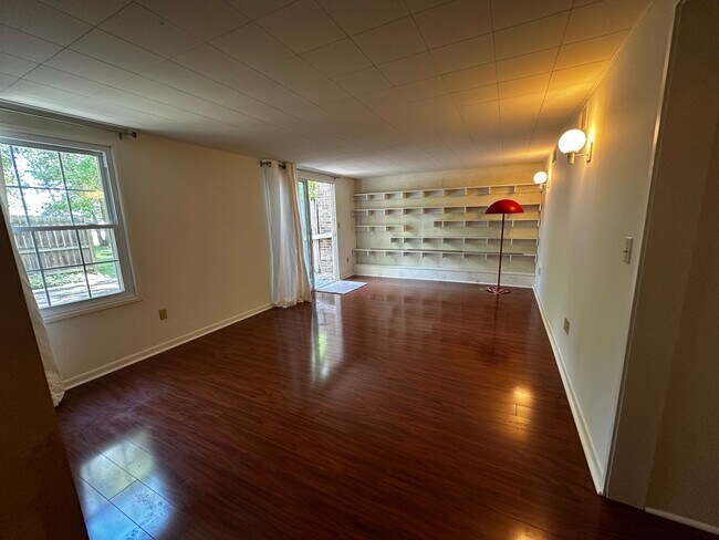 Building Photo - 113 Sherwood Ct