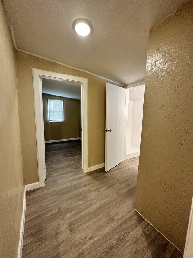 Building Photo - 314 N Nueces