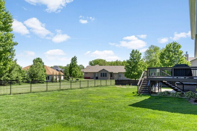 Building Photo - LUXURY 5 BEDROOM HOME AVAILABLE IN MAHOMET