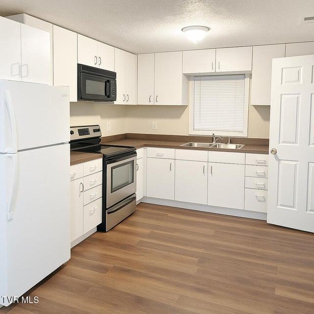 Building Photo - 3361 Bloomingdale Rd