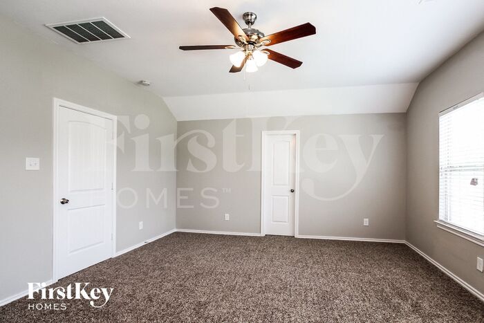 Building Photo - 4315 Amaryllis Ave