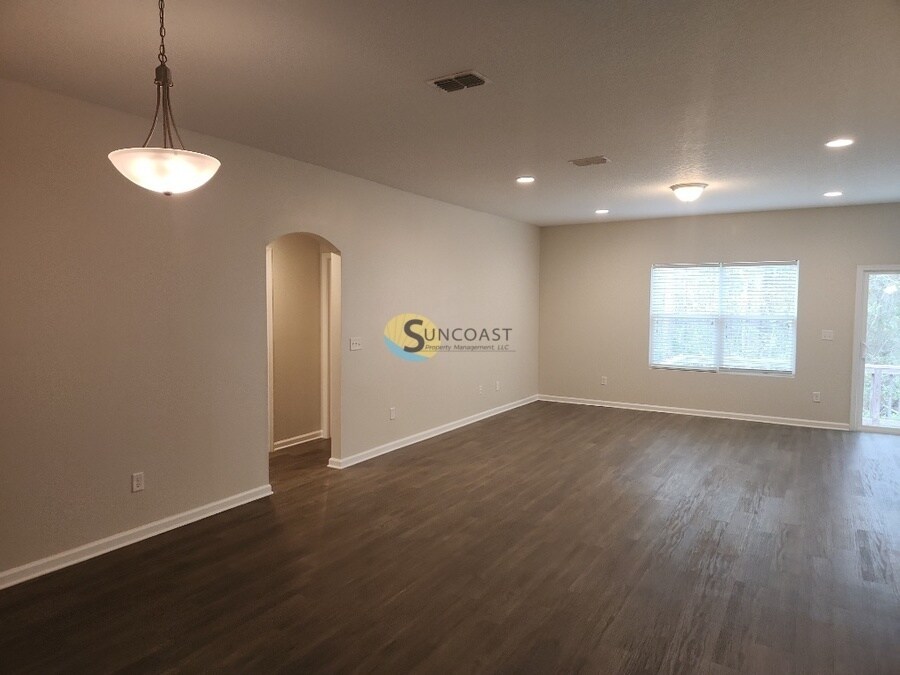 Building Photo - 1579 Lockend Rd