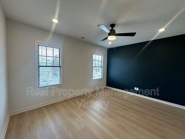 Building Photo - 1108 Windsor Sq