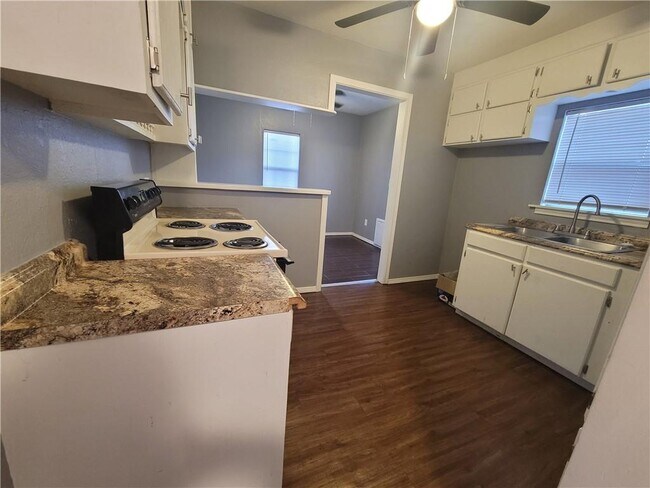 Building Photo - 309 E Fairchild Dr