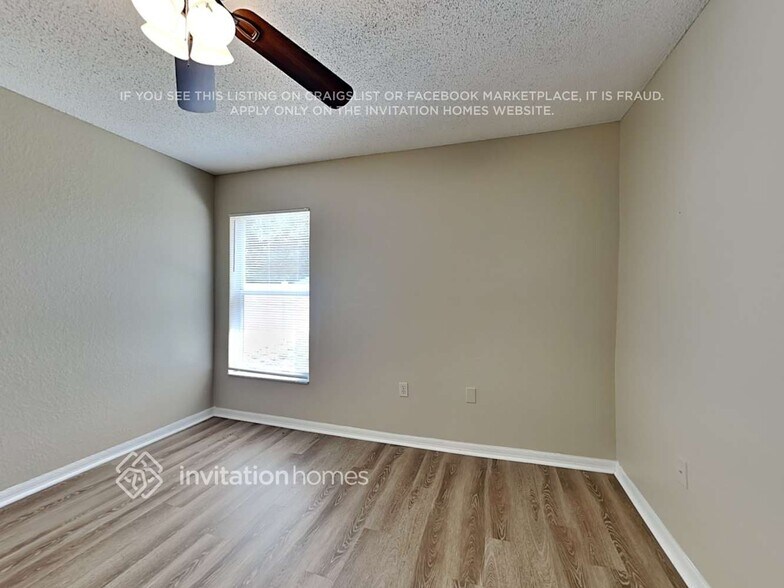 Building Photo - 819 Reflections Loop E