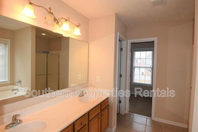 Building Photo - 89 Person Ct