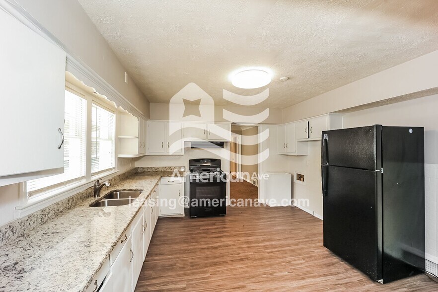 Building Photo - 3912 Mosley Dr