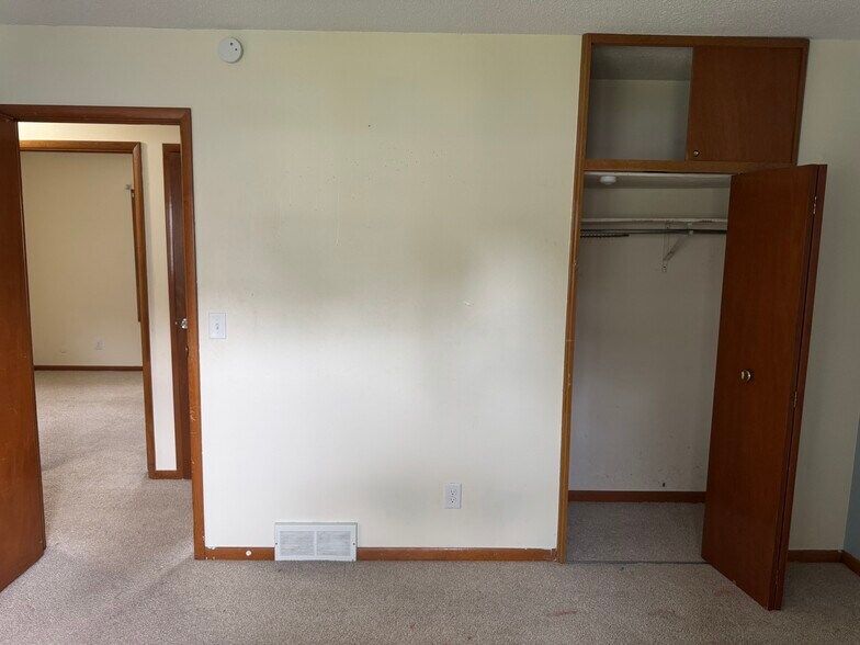 Building Photo - 2107 Tanglefoot Ln