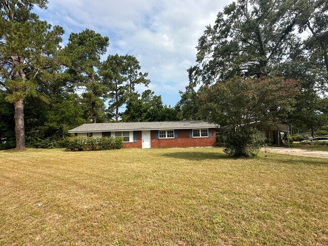 Building Photo - 3 bedrooms - West Augusta Rental – (30909) Living room, and den-Convenient location close to shop...