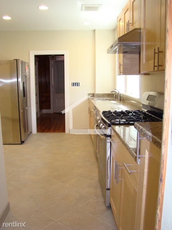 Building Photo - 3 br, 1.5 bath House - 32 Brooks St # 35