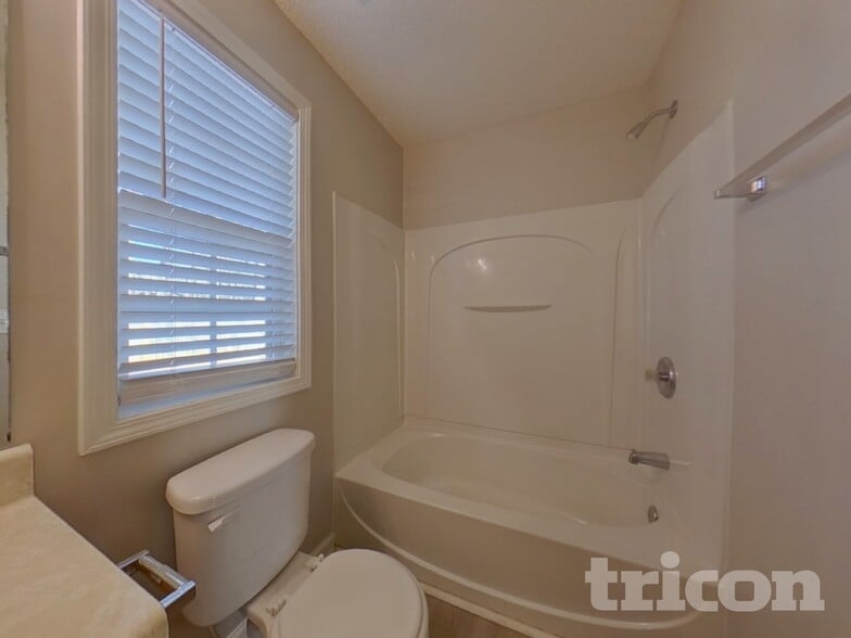 Building Photo - 299 Greystone Cir