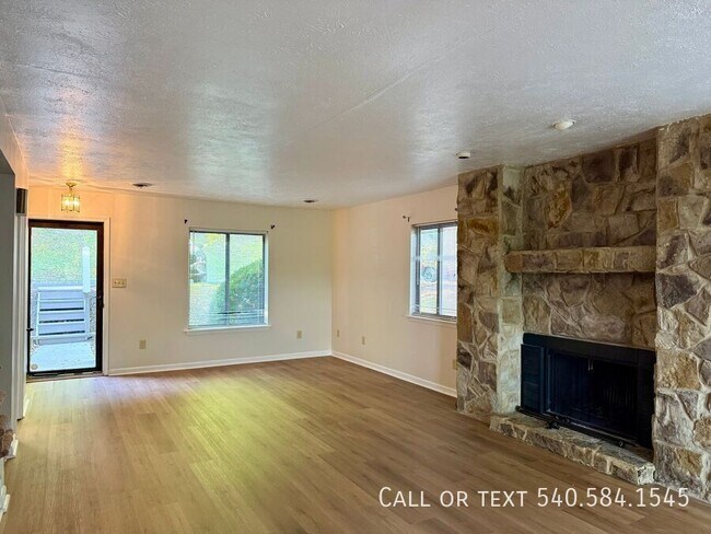 Building Photo - 3377 Kelly Ln