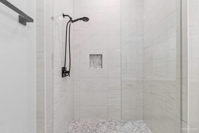 Building Photo - 16 Hana Dr