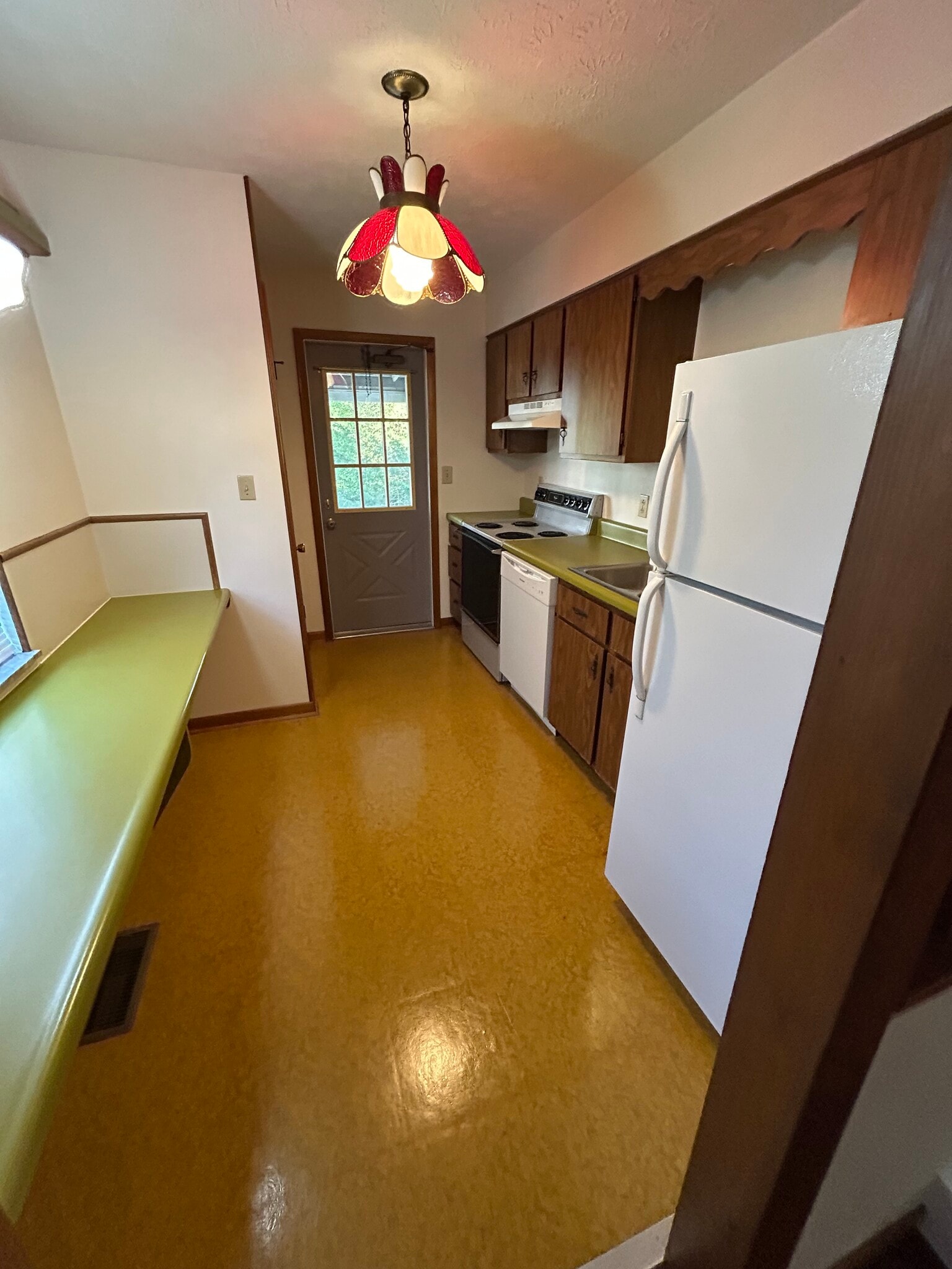Kitchen - 1 Lakeview Dr