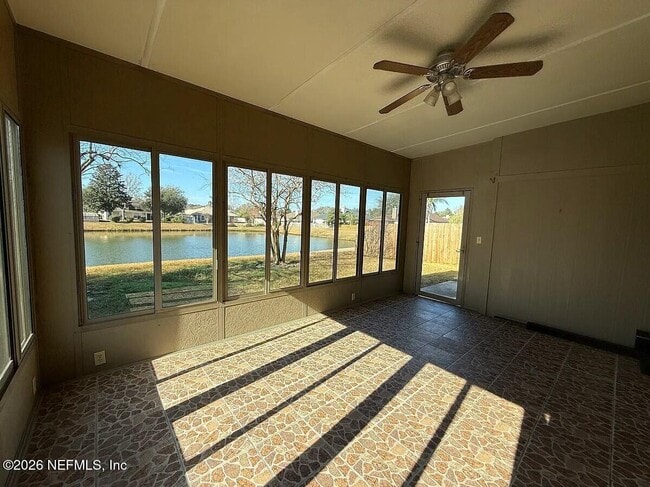 Building Photo - 913 Mackinaw Trail