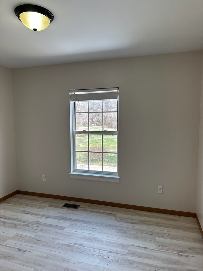 Building Photo - 807 Blackjack