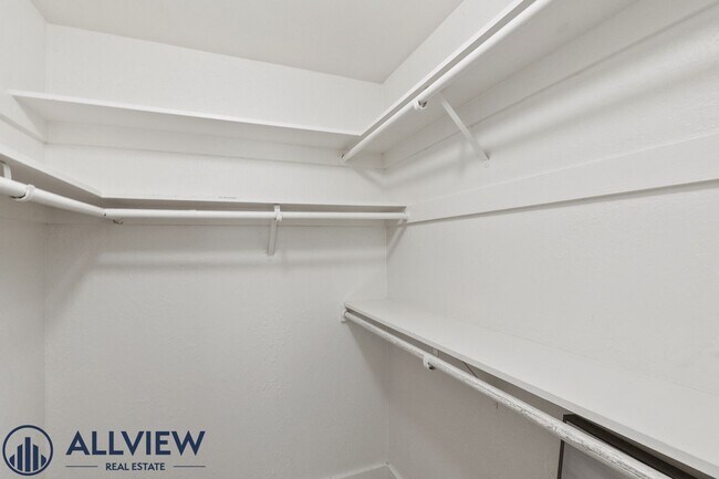 Building Photo - Highly upgraded 3 bed 2 bath condo availab...