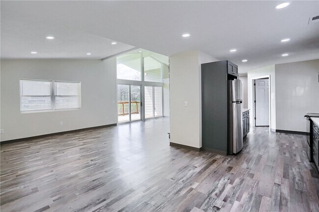 Building Photo - 102 Kathleen Dr