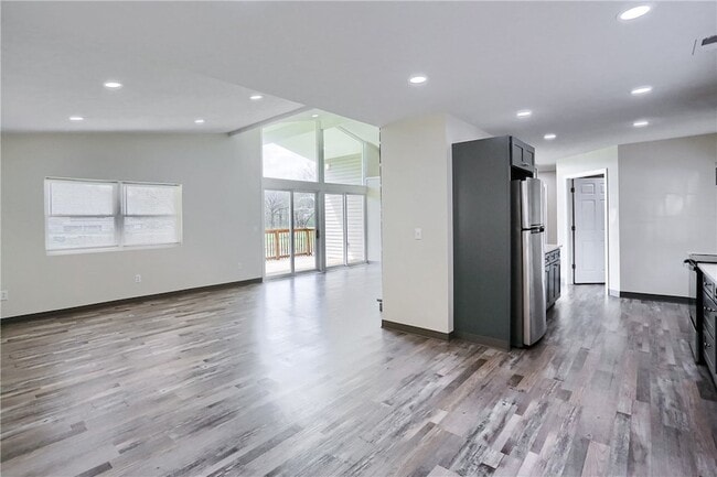 Building Photo - 102 Kathleen Dr