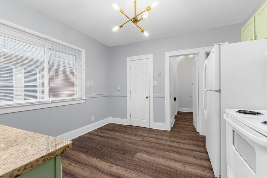 Building Photo - 966 Beaconsfield Ave