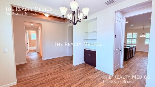 Building Photo - 1102 Victoria Hills Dr S