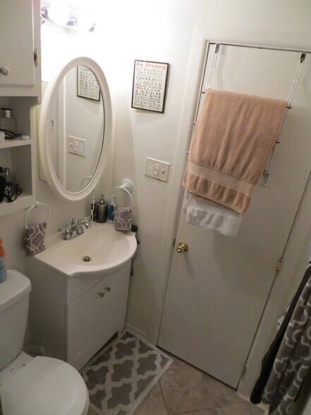 bathroom view1 - 116 Woodland Ct