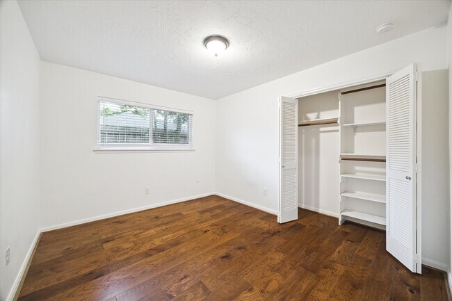 Building Photo - 10211 Olympia Dr