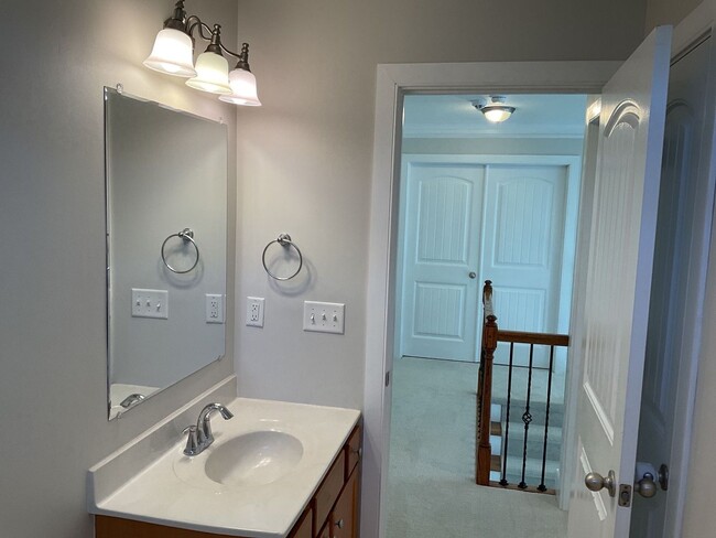 Building Photo - 4 Bedroom 2.5 Bathroom located in Old Mill...