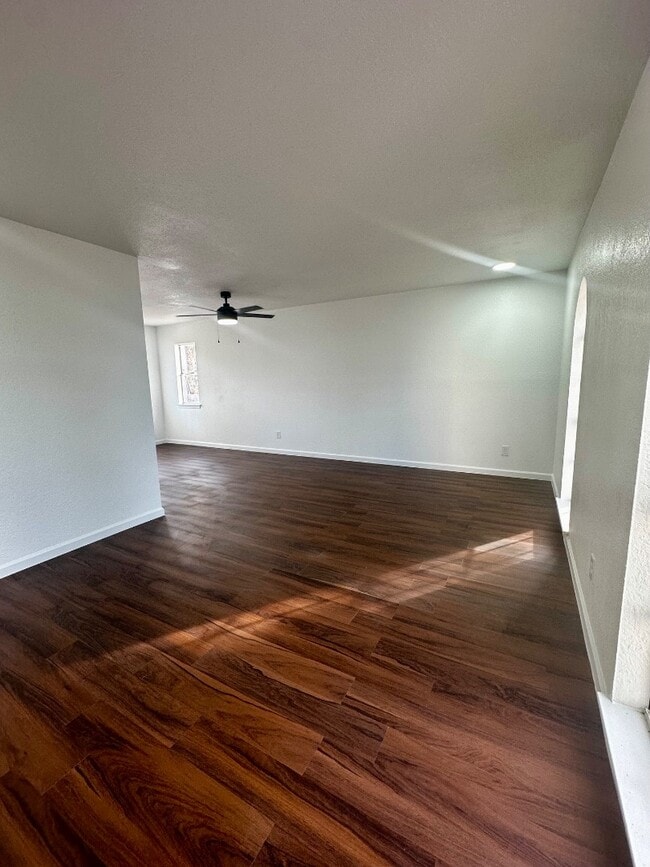 Building Photo - 704 Espolon Dr