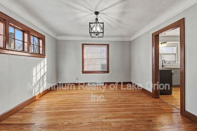 Building Photo - 419 W Iroquois Rd