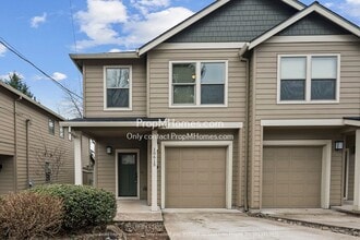 Building Photo - Terrific Milwaukie Three Bedroom Townhome - Close to Providence!