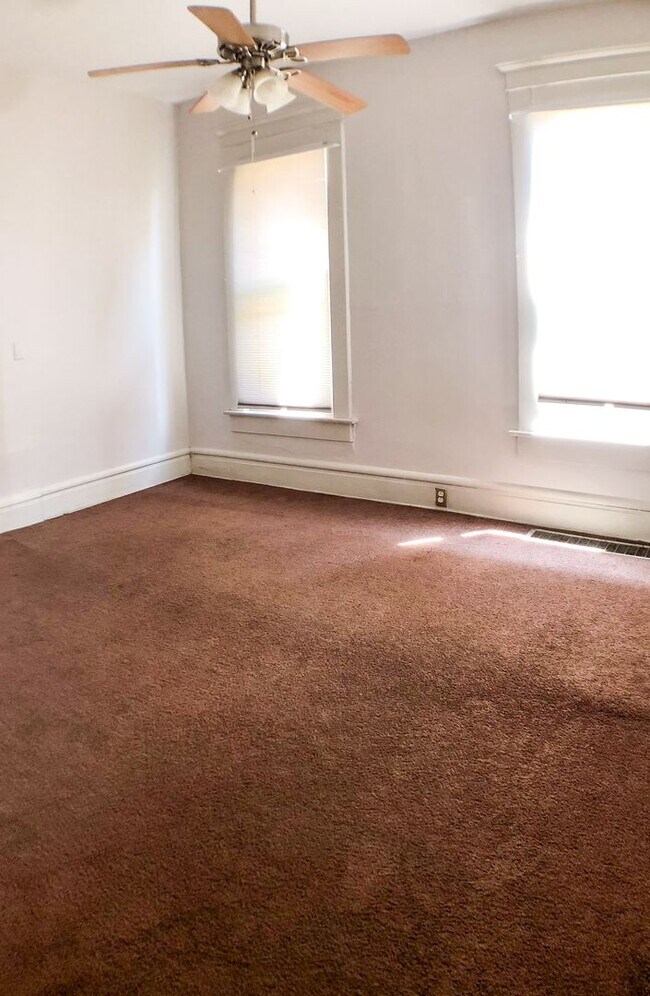 Building Photo - 1 Bed / 1 Bath on 10th Ave close to Wexner Medical Center