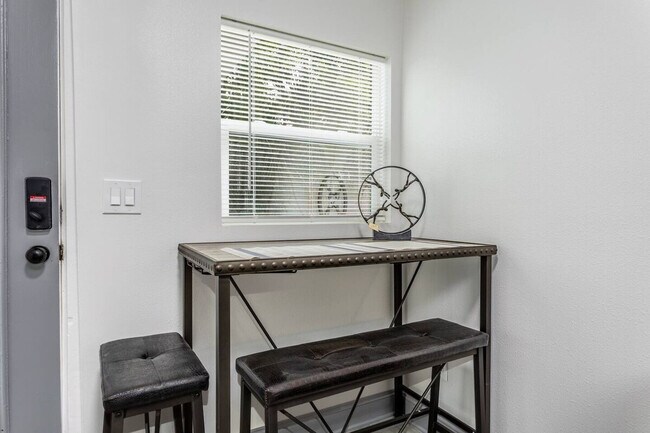 Building Photo - 5343 Hermosa St
