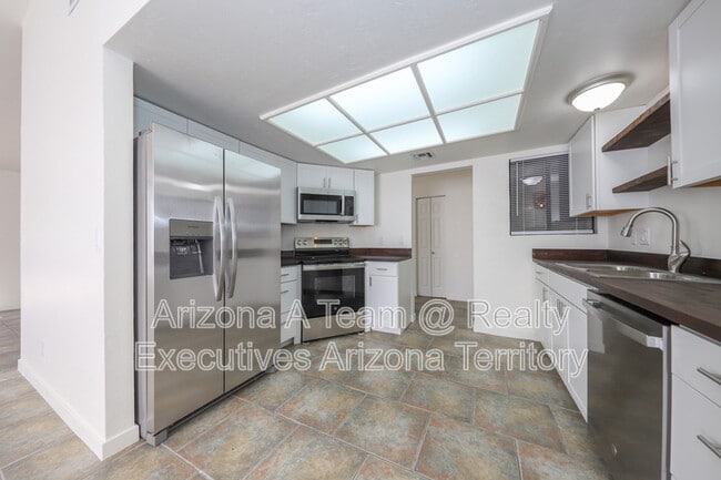 Building Photo - 10140 E Karen Pl