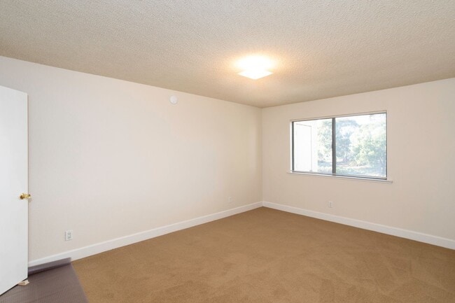Building Photo - 3350 Santa Maria Way