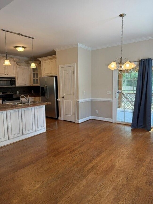 Building Photo - 4 Bed/2.5 Bath Home - Desirable Glen Laurel Subdivision - CBA School District