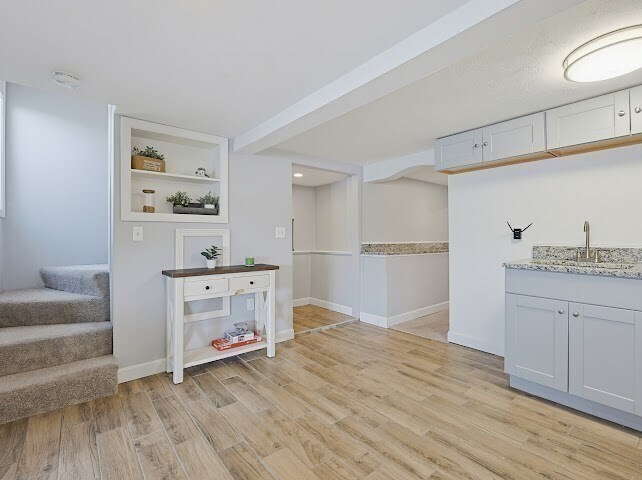 Building Photo - 47 Lakeshore Dr