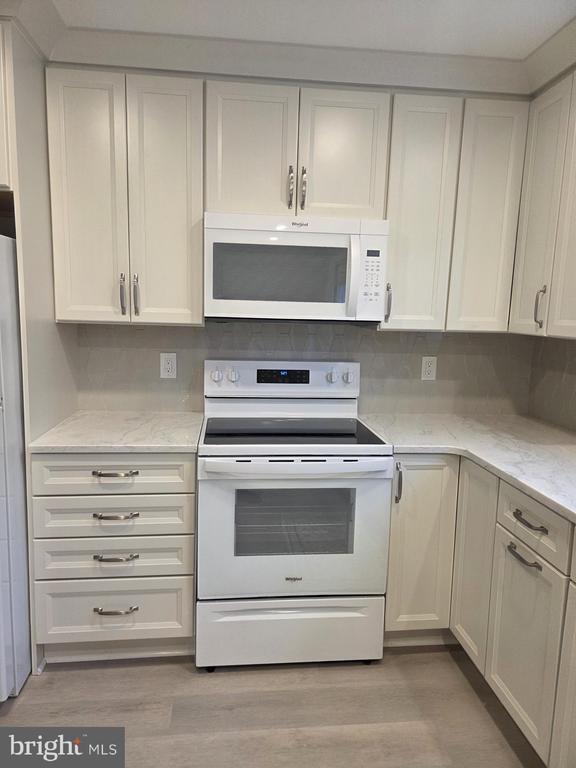 Building Photo - 17535 Longview Ln