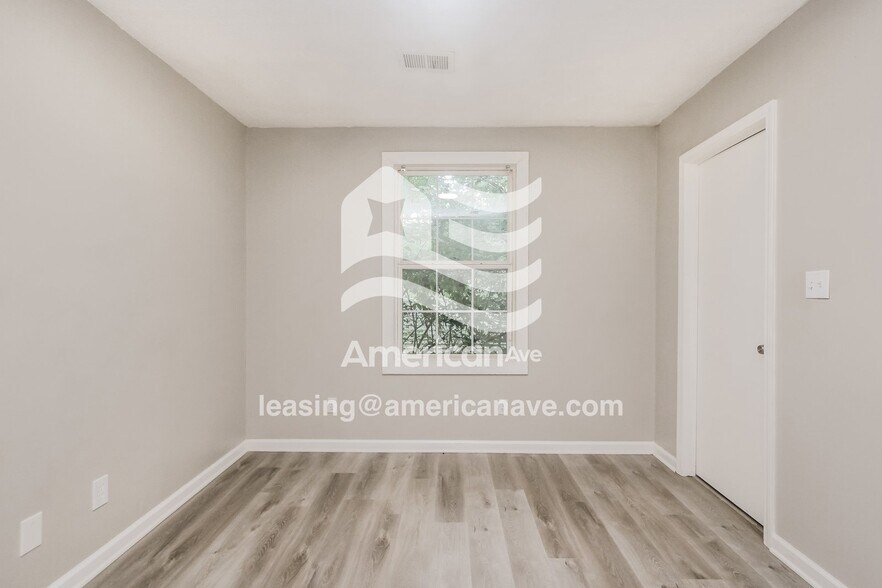 Building Photo - 3062 N Tacoma Ave