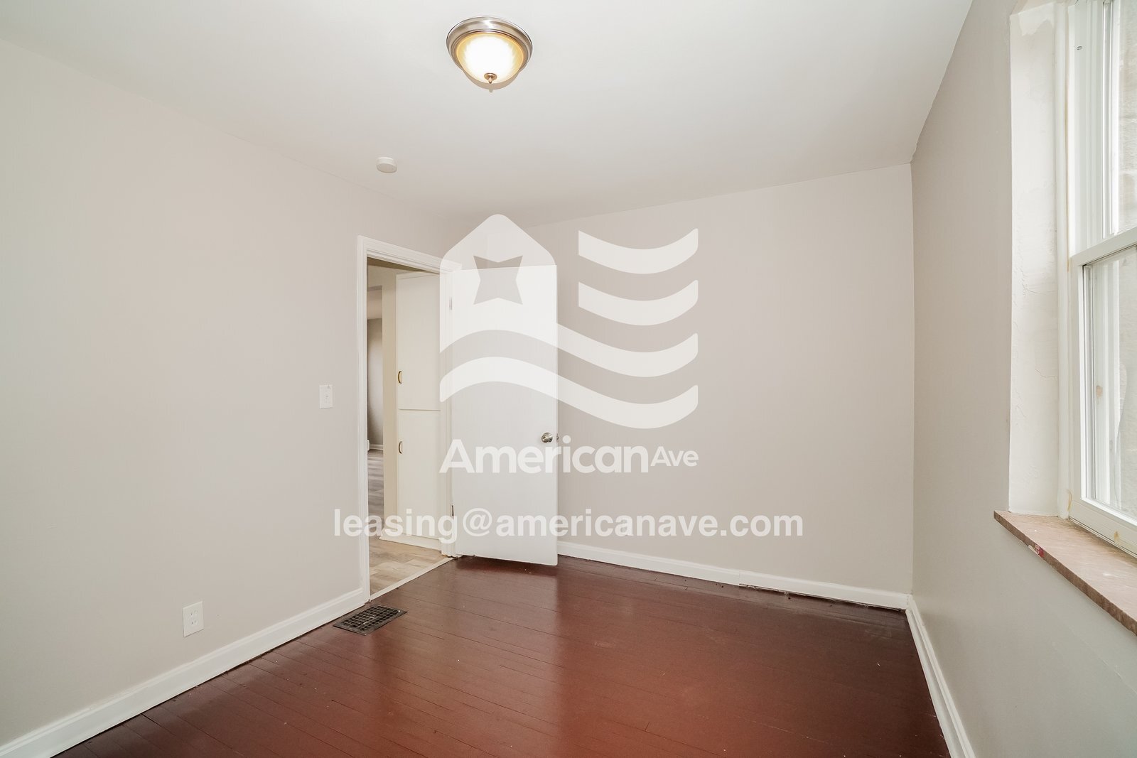 Building Photo - 2144 Ontario St