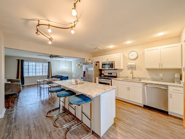 Building Photo - 8616 Hickory Ave