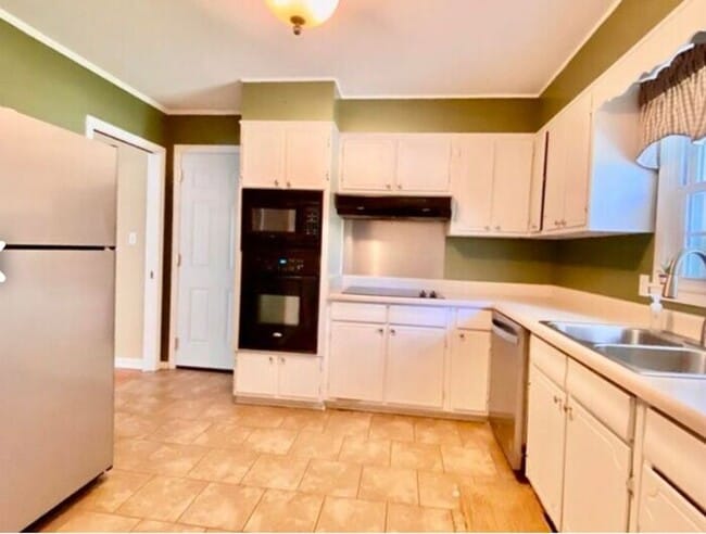 Building Photo - Great rental in South Huntsville with a FE...