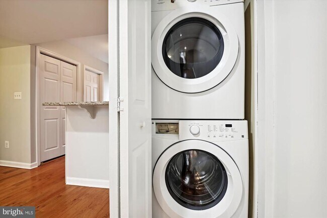 Building Photo - 1909 Aliceanna St