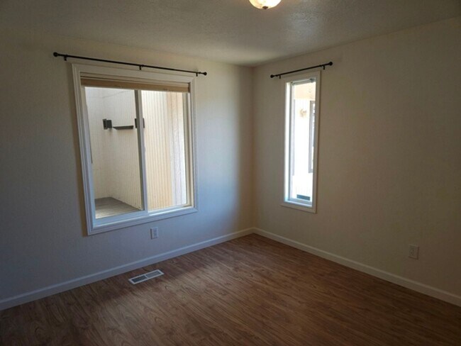 Building Photo - 3Bd/2Ba Single Story Home-Available soon!